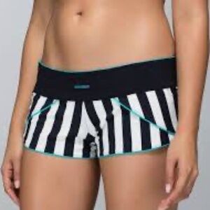 Lululemon Shanti Surf Shorts Blue Black White Size Small Reversible Surf Sun EUC